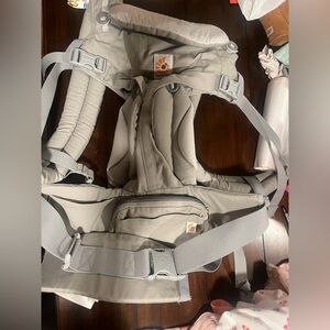 Ergobaby Light Gray BabyOmni 360